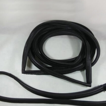 Rear door sealing strip, black rubber with corner clips and looped gasket