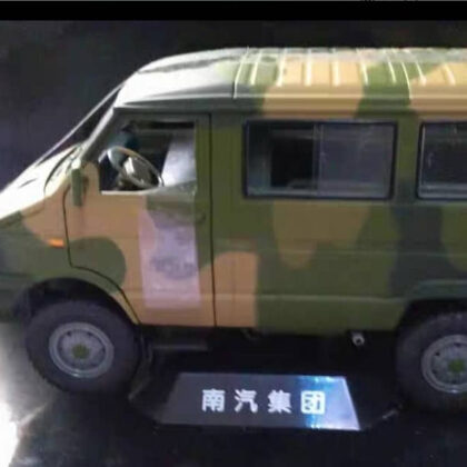 1:24 scale green camouflage off-road van model, side view with doors and windows