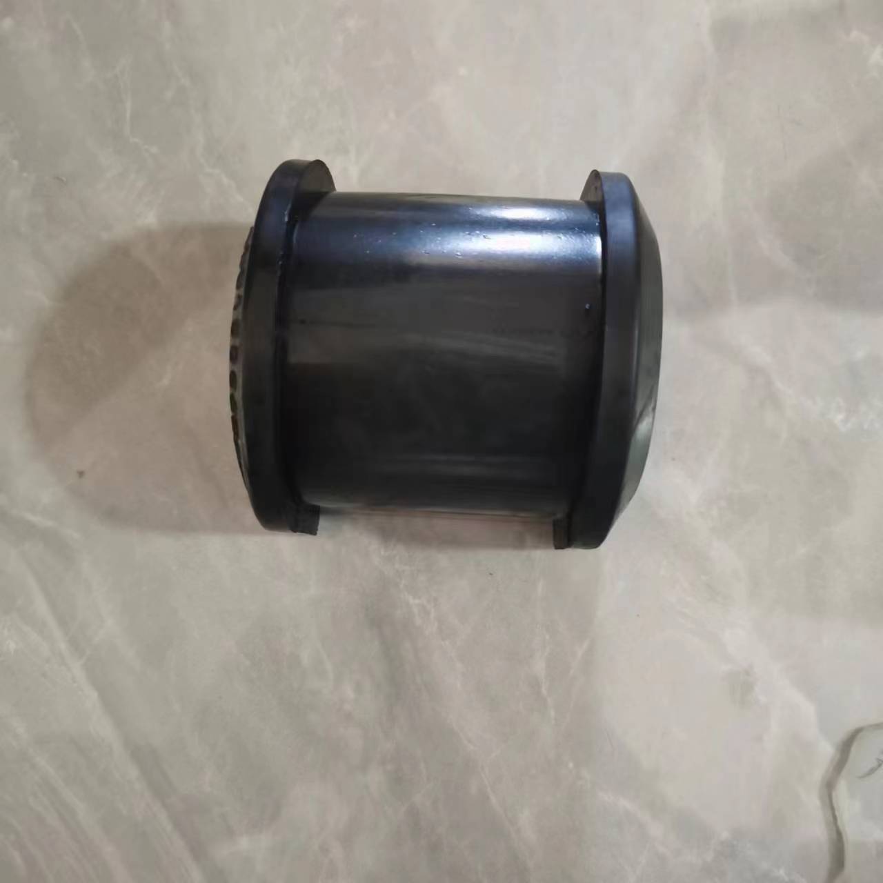 Cylindrical black rubber stabilizer bar bushing with flange ends